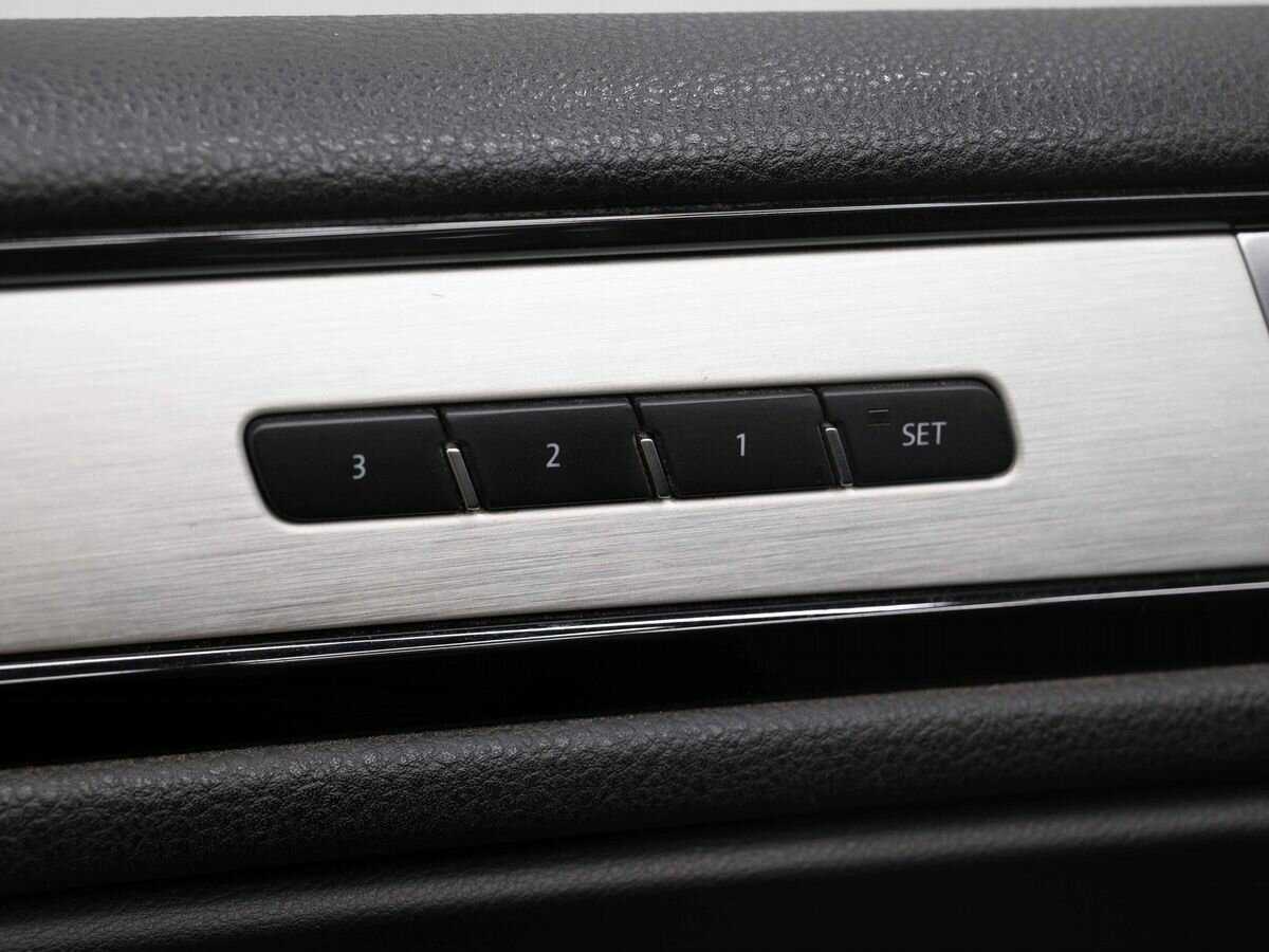 Купить Volkswagen Touareg с пробегом. Фото: #21