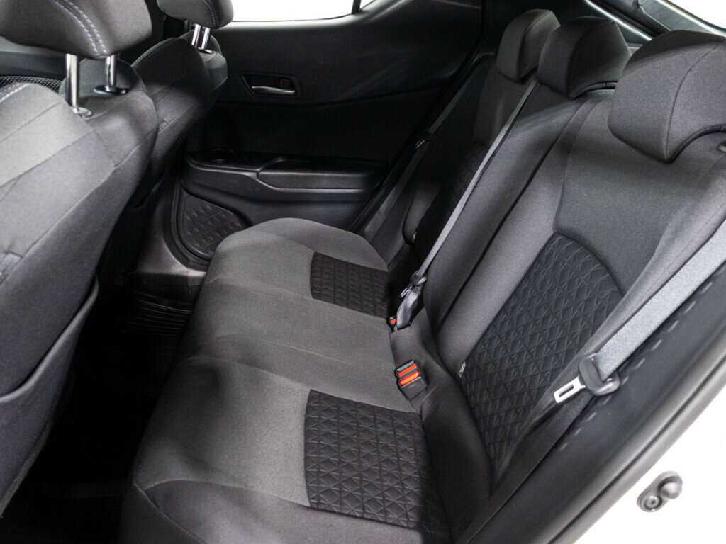 Купить Toyota C-HR с пробегом. Фото: #9