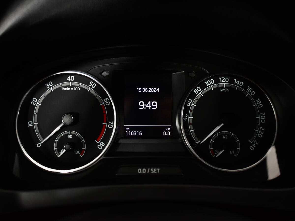 Купить Skoda Rapid с пробегом. Фото: #10