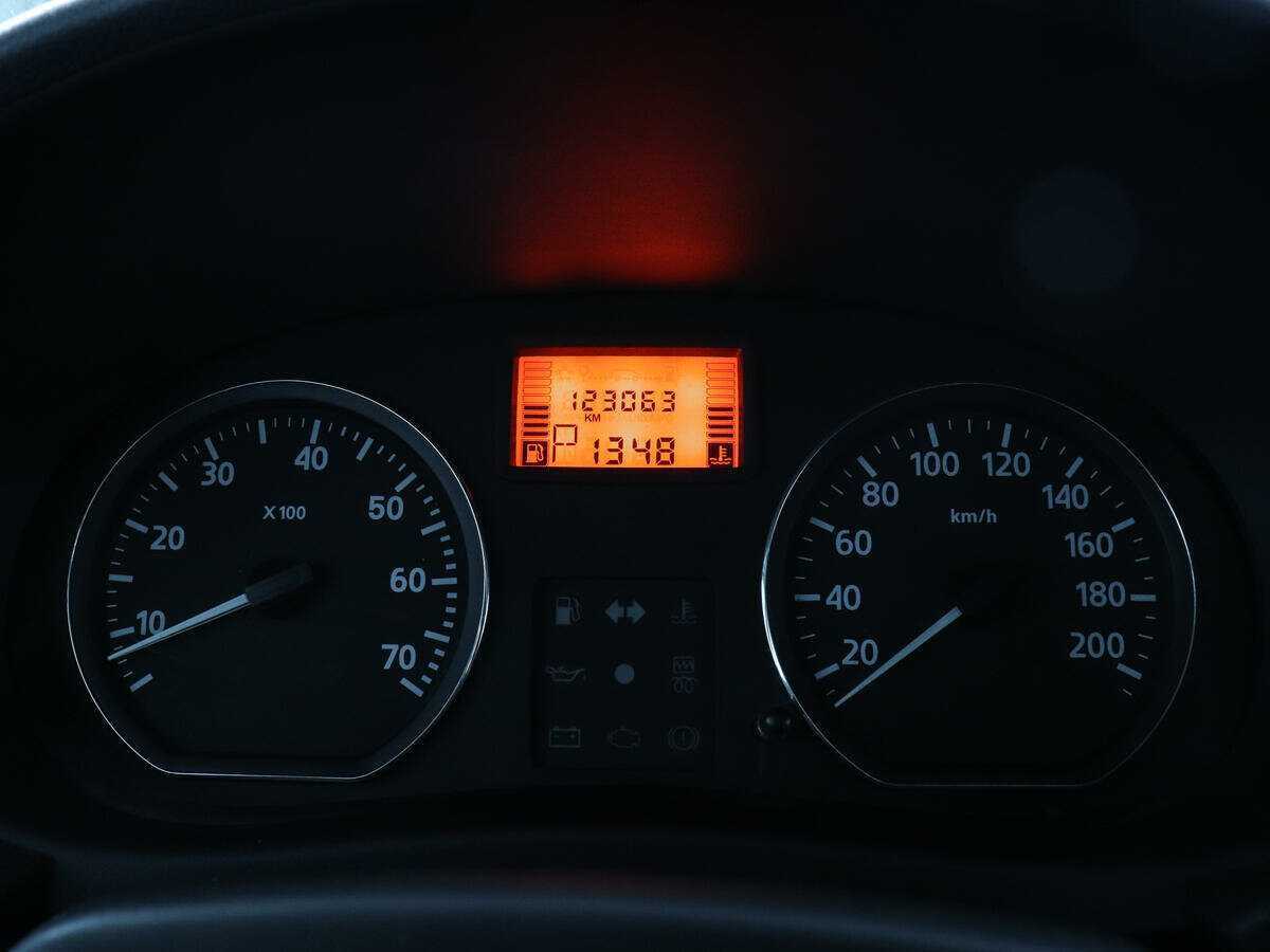 Купить Nissan Almera с пробегом. Фото: #9