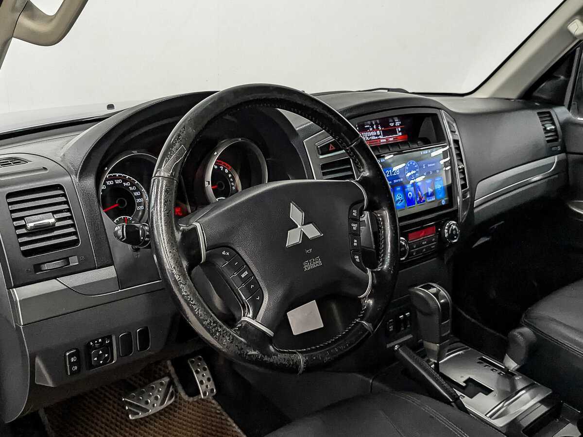 Купить Mitsubishi Pajero с пробегом. Фото: #14