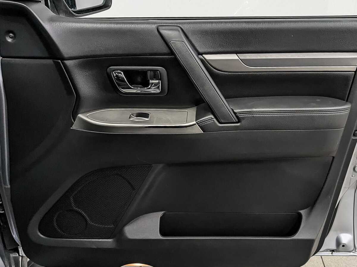 Купить Mitsubishi Pajero с пробегом. Фото: #23