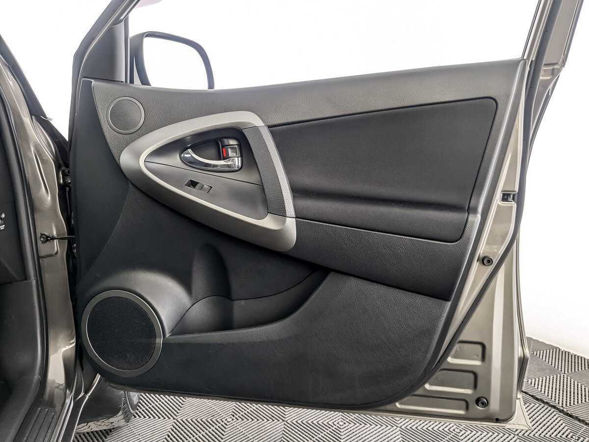 Купить Toyota RAV4 с пробегом. Фото: #23