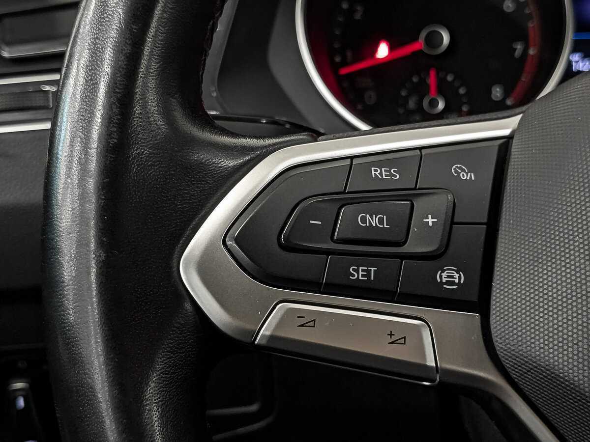 Купить Volkswagen Tiguan с пробегом. Фото: #25