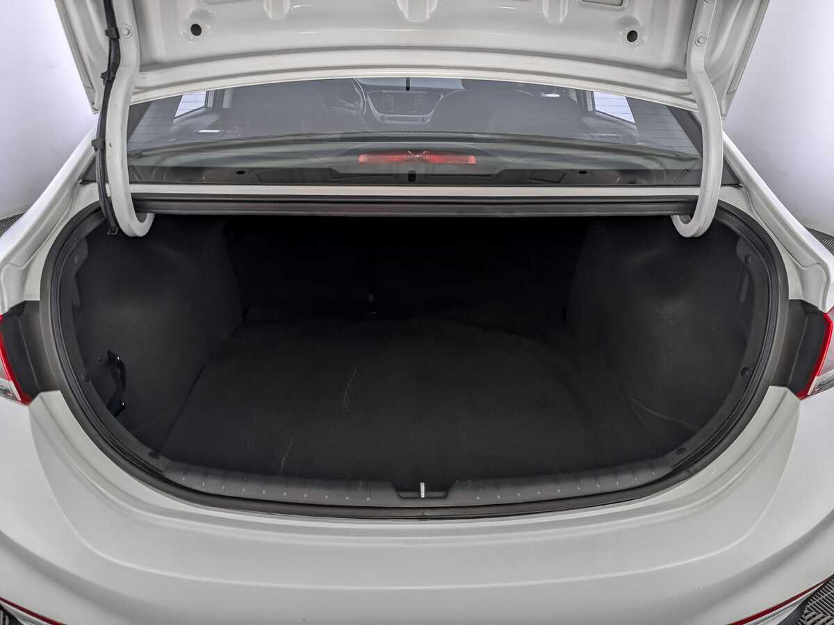 Купить Hyundai Solaris с пробегом. Фото: #8