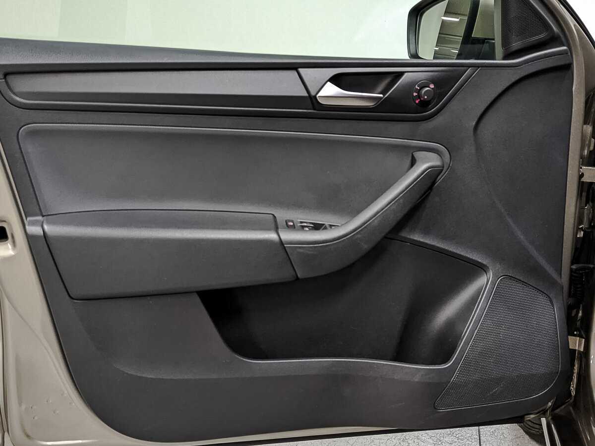 Купить Volkswagen Polo с пробегом. Фото: #18