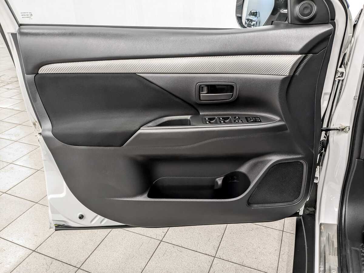 Купить Mitsubishi Outlander с пробегом. Фото: #18