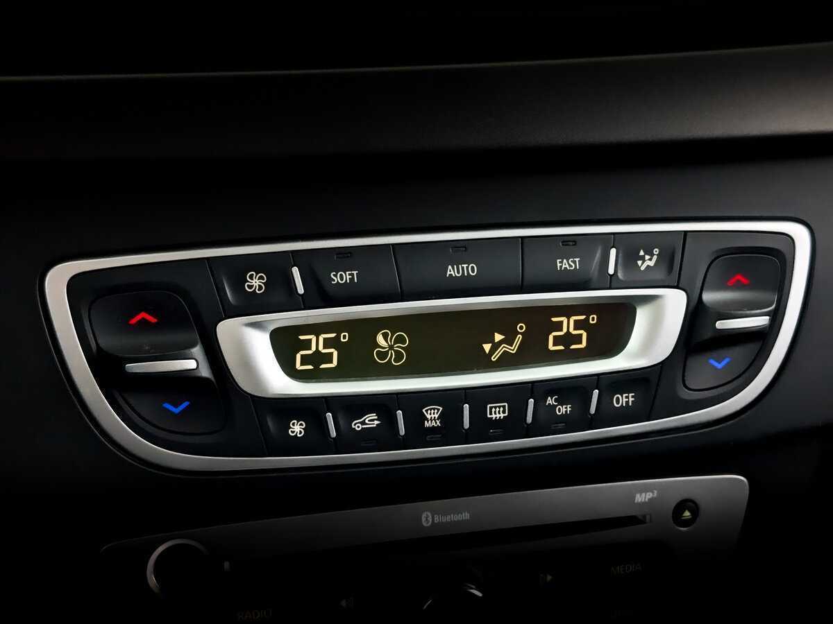 Купить Renault Fluence с пробегом. Фото: #23