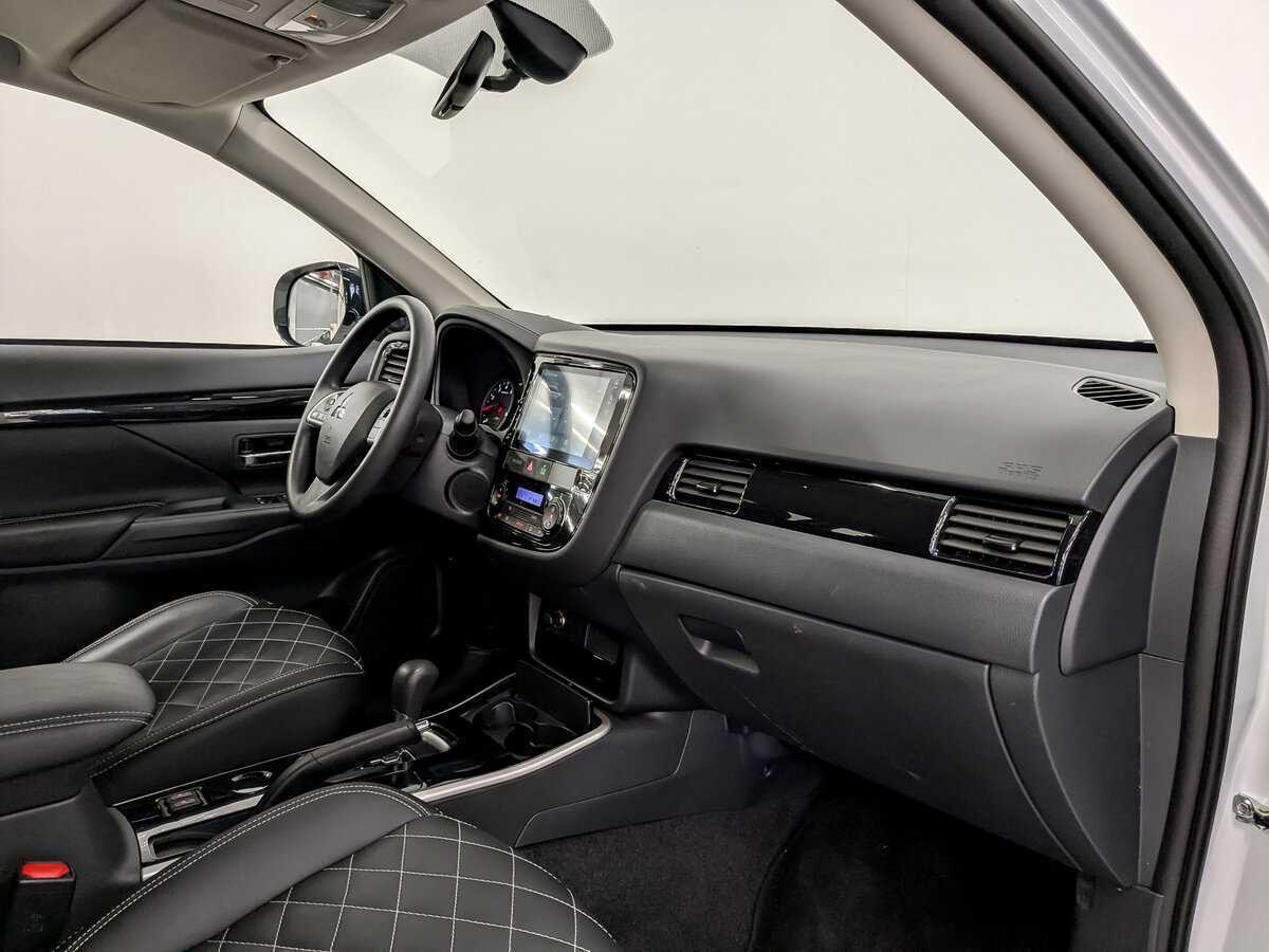 Купить Mitsubishi Outlander с пробегом. Фото: #10