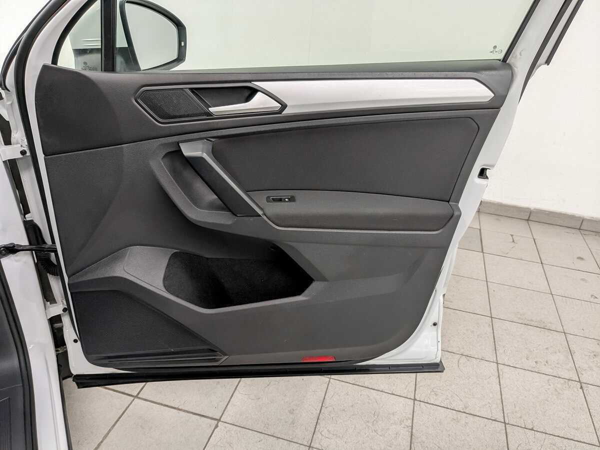 Купить Volkswagen Tiguan с пробегом. Фото: #19