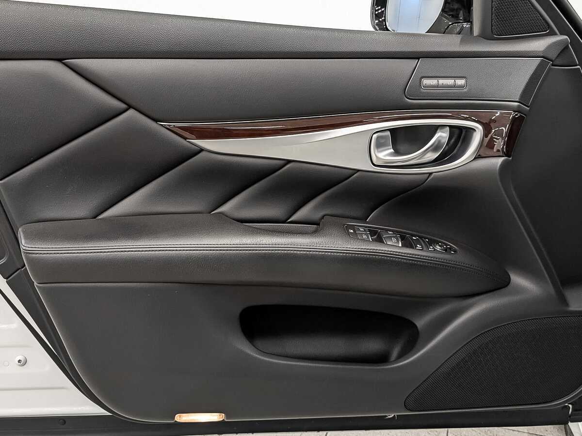 Купить Infiniti Q70 с пробегом. Фото: #18