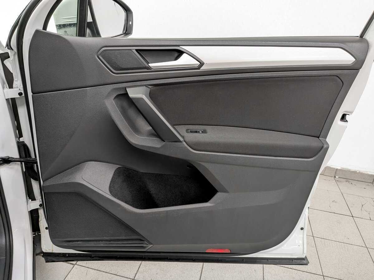 Купить Volkswagen Tiguan с пробегом. Фото: #23