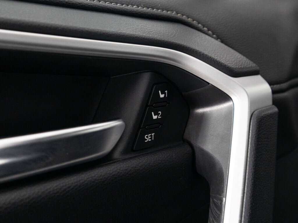 Купить Toyota RAV4 с пробегом. Фото: #15