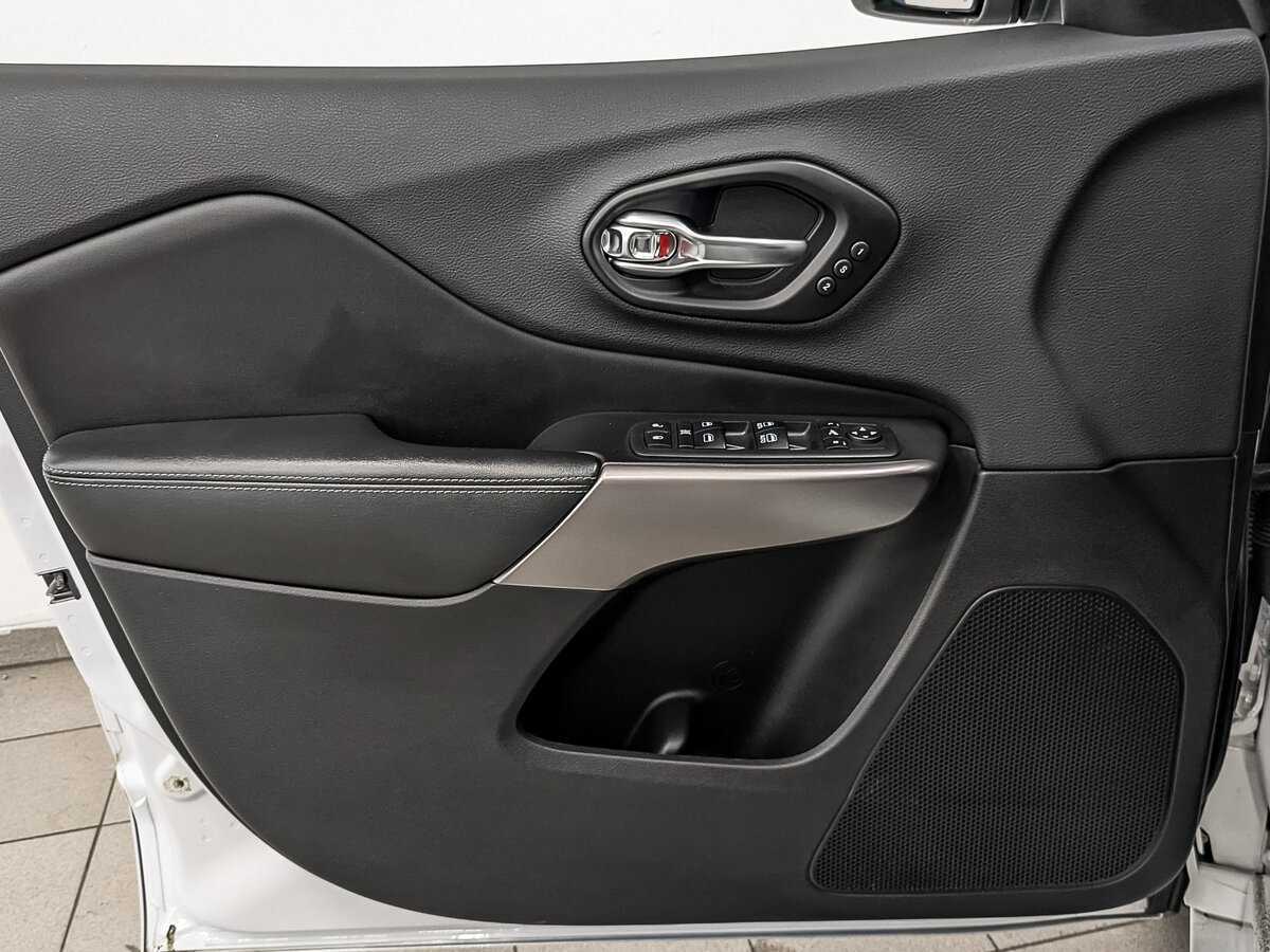 Купить Jeep Cherokee с пробегом. Фото: #17