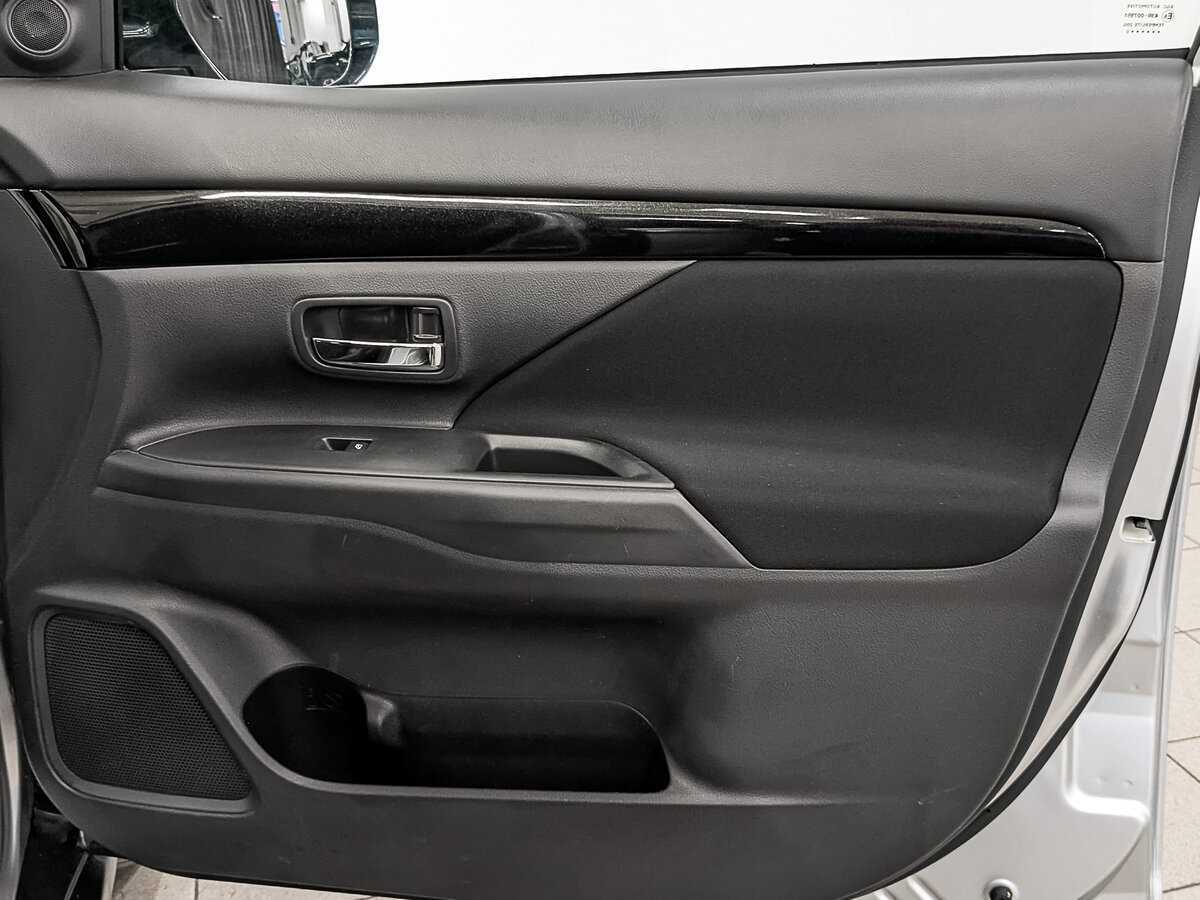 Купить Mitsubishi Outlander с пробегом. Фото: #23