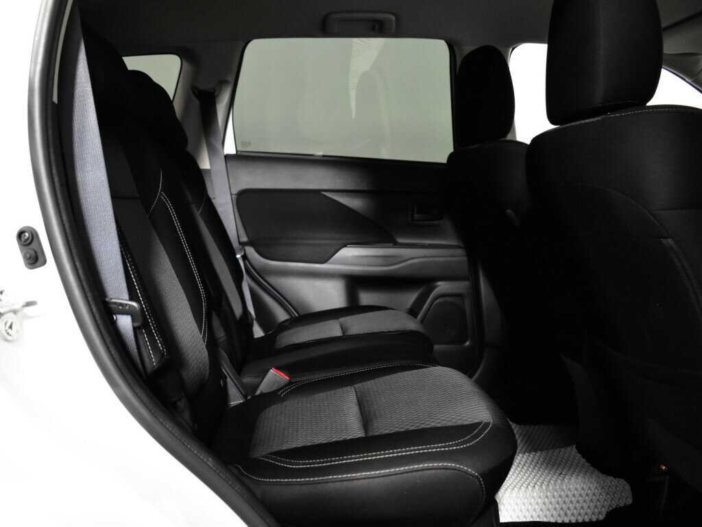 Купить Mitsubishi Outlander с пробегом. Фото: #9