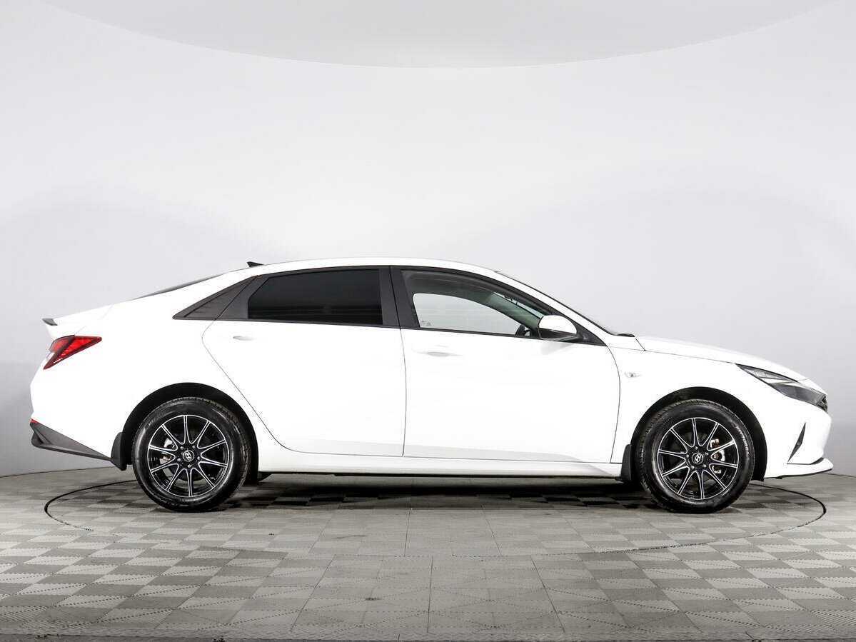 Купить Hyundai Elantra с пробегом. Фото: #3