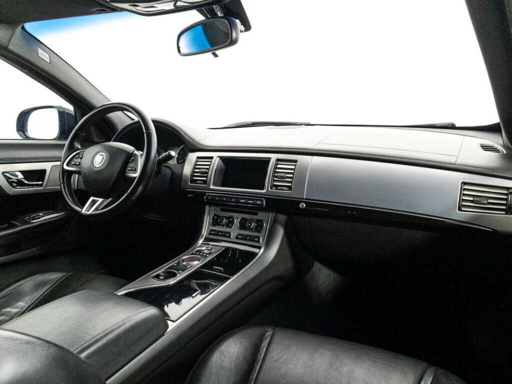 Купить Jaguar XF с пробегом. Фото: #8