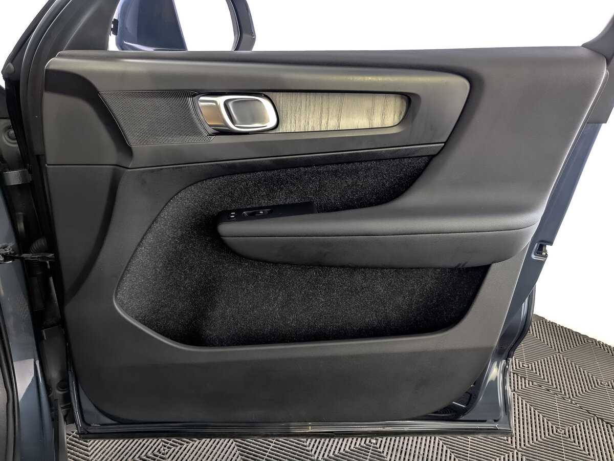 Купить Volvo XC40 с пробегом. Фото: #22