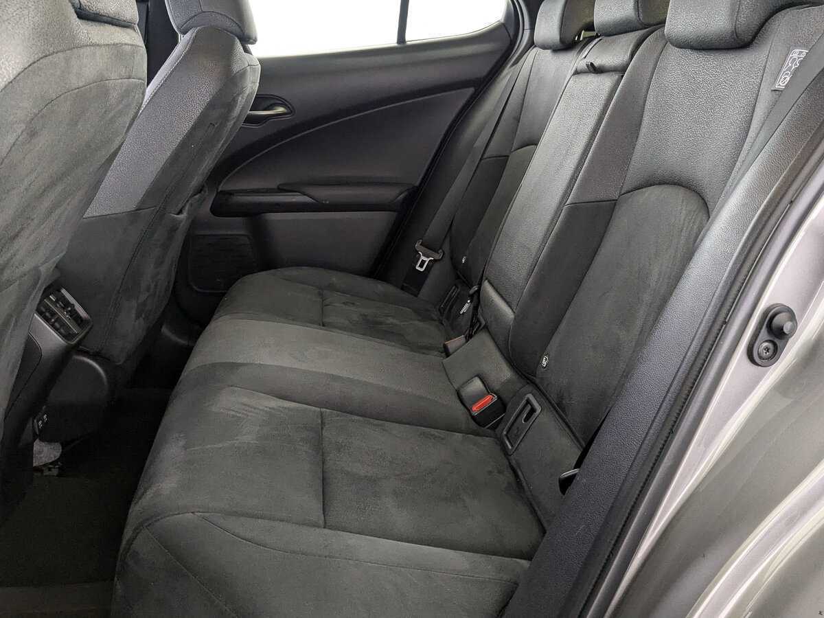 Купить Lexus UX с пробегом. Фото: #17