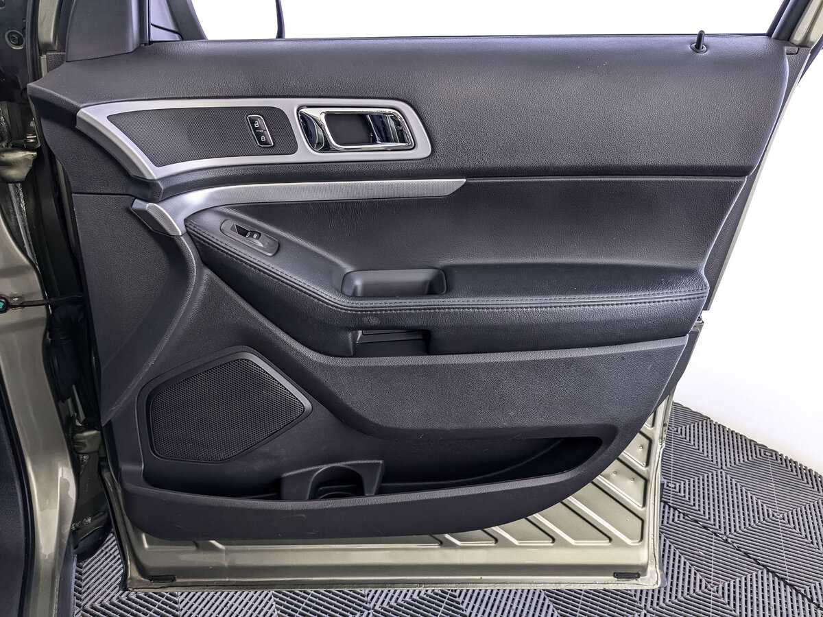 Купить Ford Explorer с пробегом. Фото: #21
