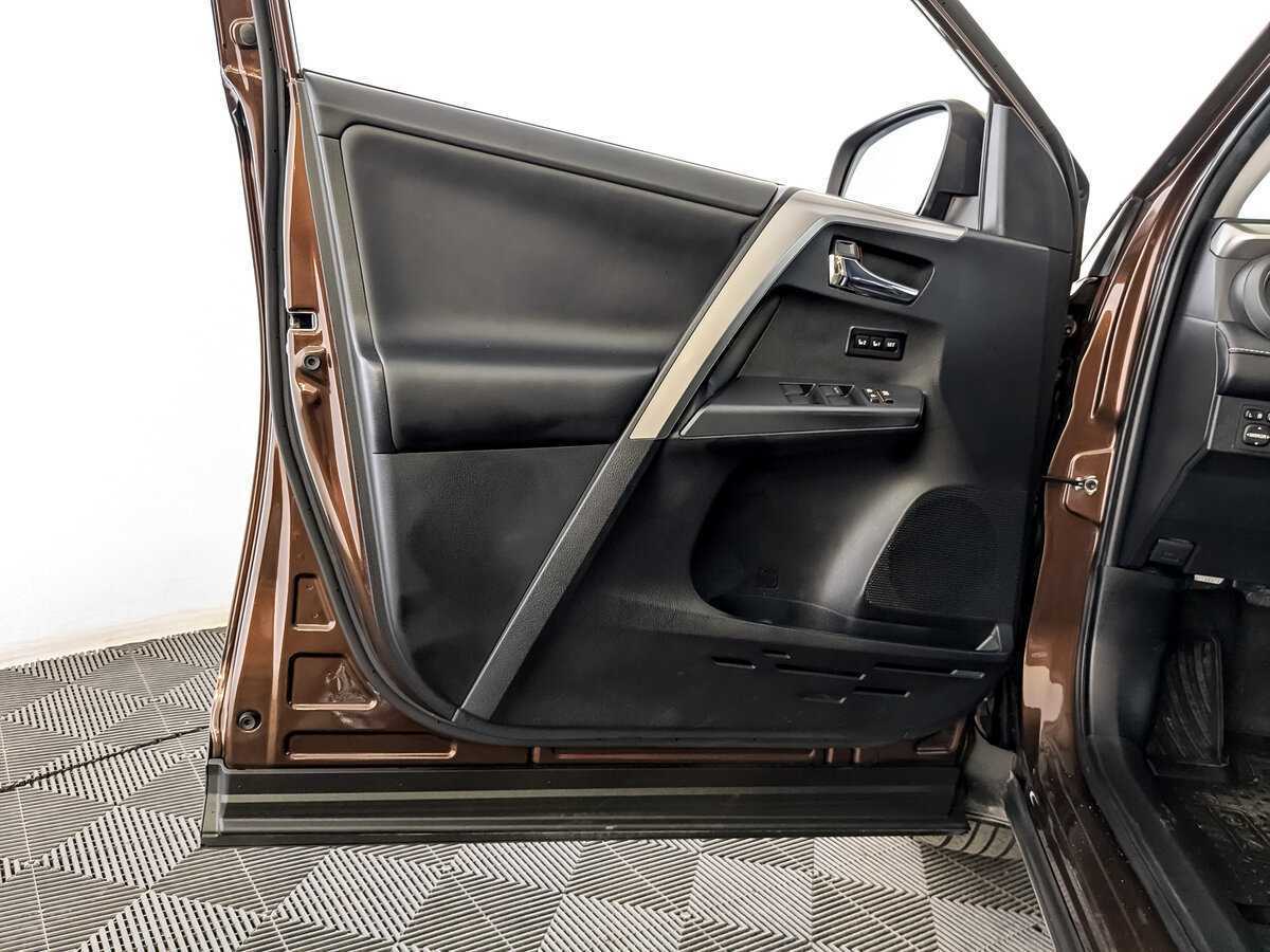 Купить Toyota RAV4 с пробегом. Фото: #18