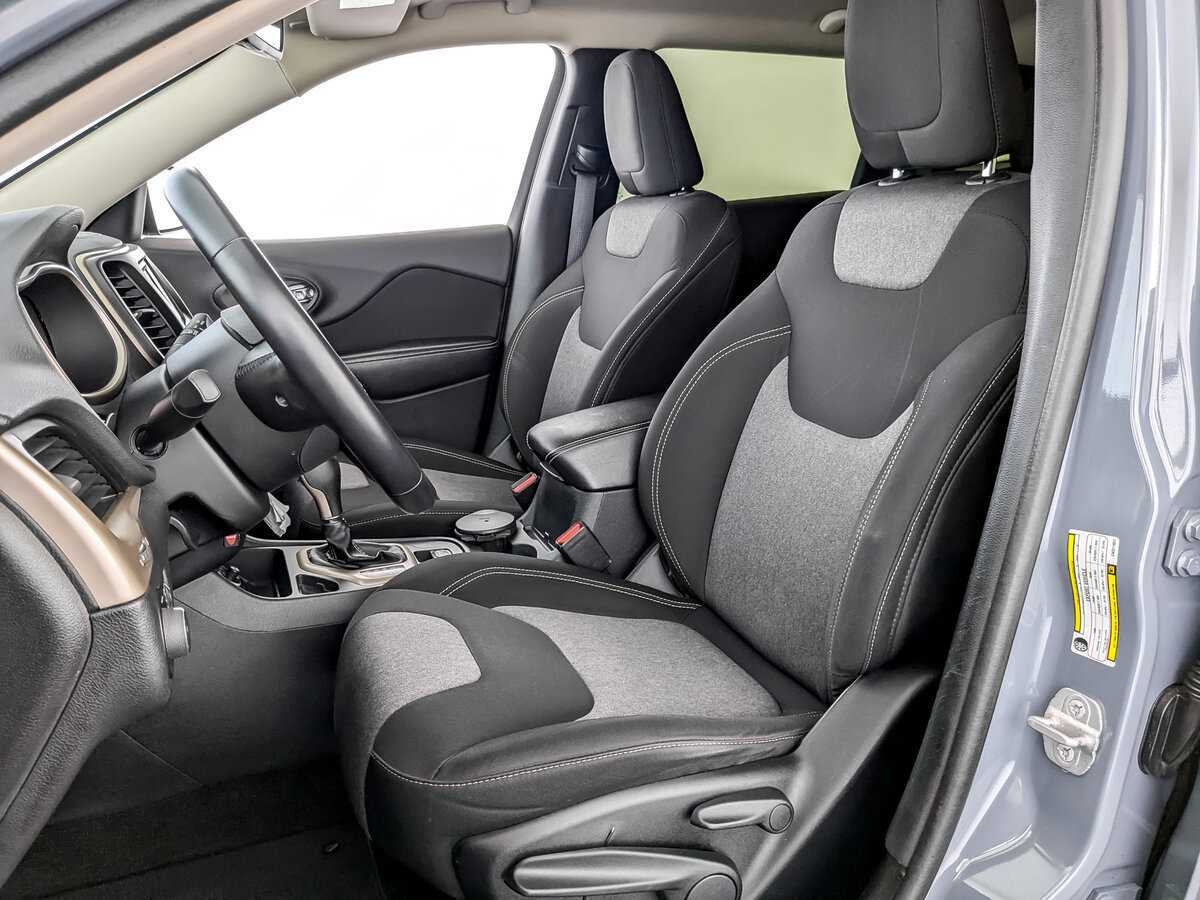 Купить Jeep Cherokee с пробегом. Фото: #17