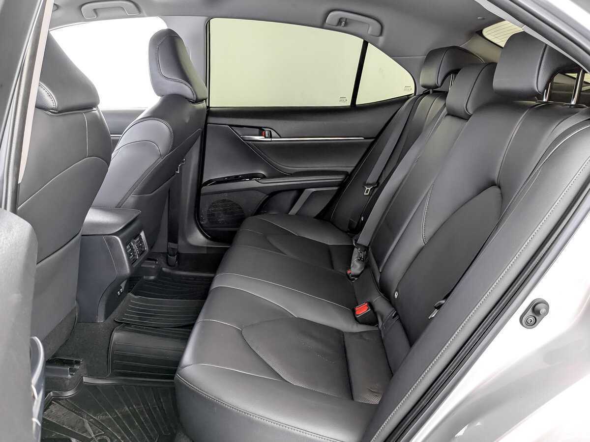 Купить Toyota Camry с пробегом. Фото: #11