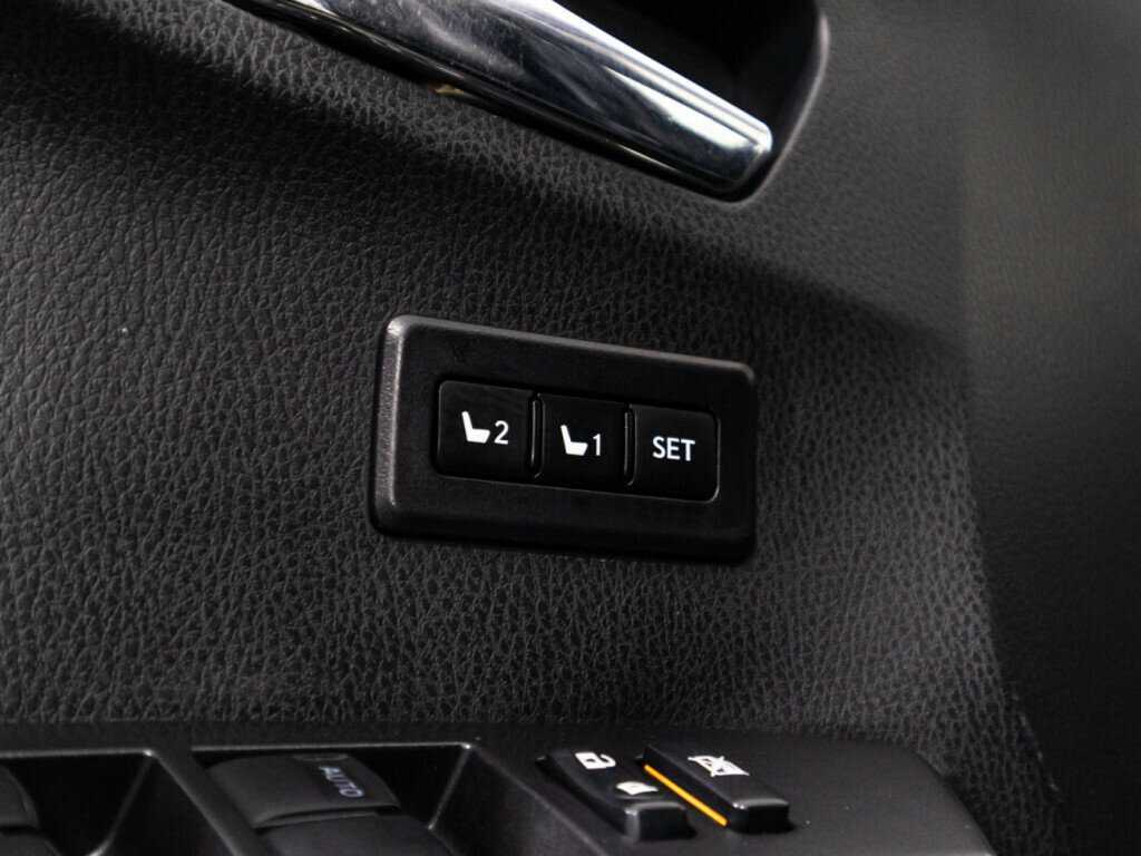 Купить Toyota RAV4 с пробегом. Фото: #17