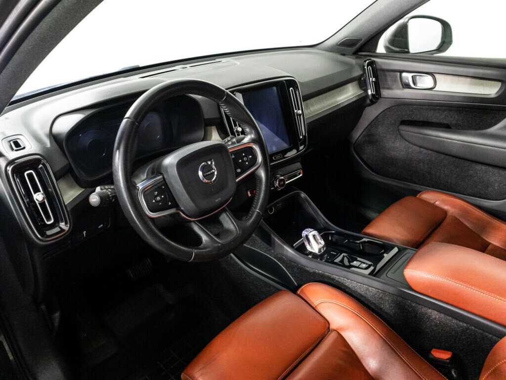 Купить Volvo XC40 с пробегом. Фото: #10