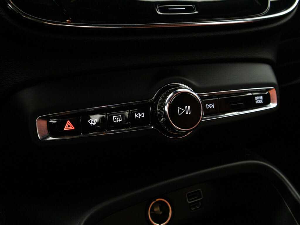 Купить Volvo XC40 с пробегом. Фото: #20