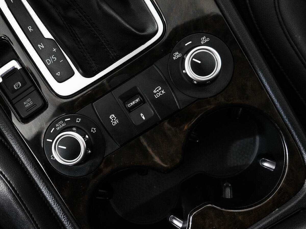 Купить Volkswagen Touareg с пробегом. Фото: #11
