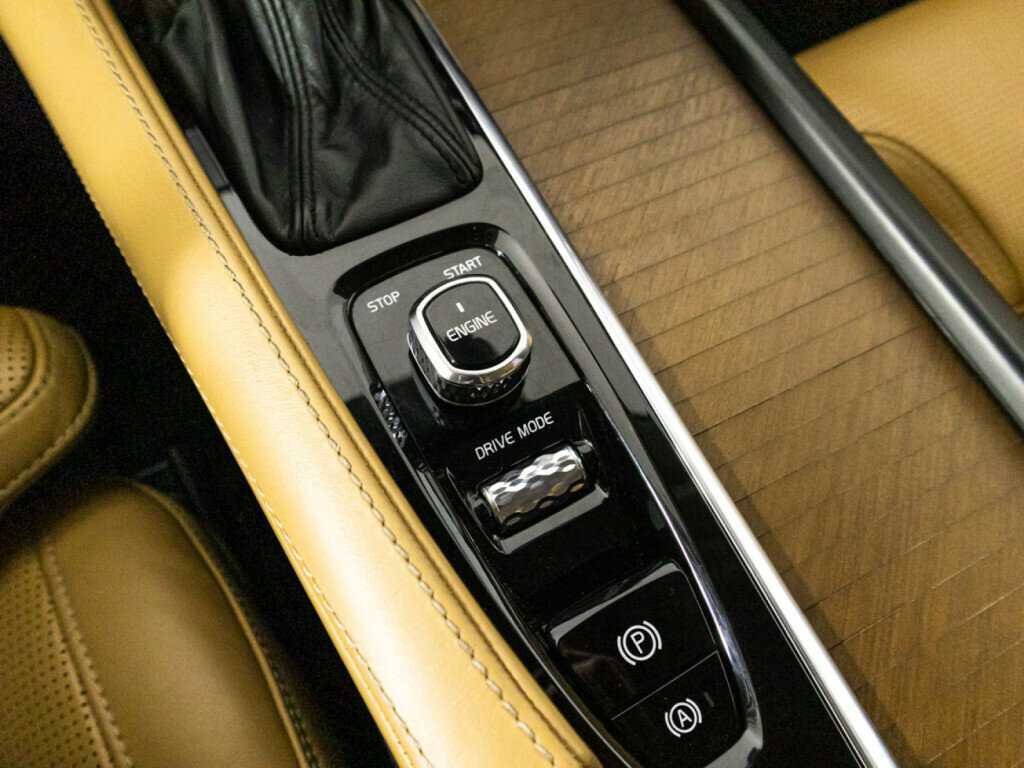 Купить Volvo XC90 с пробегом. Фото: #18