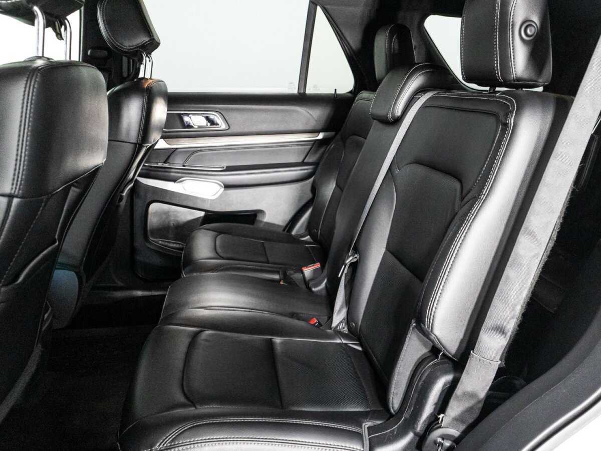 Купить Ford Explorer с пробегом. Фото: #9