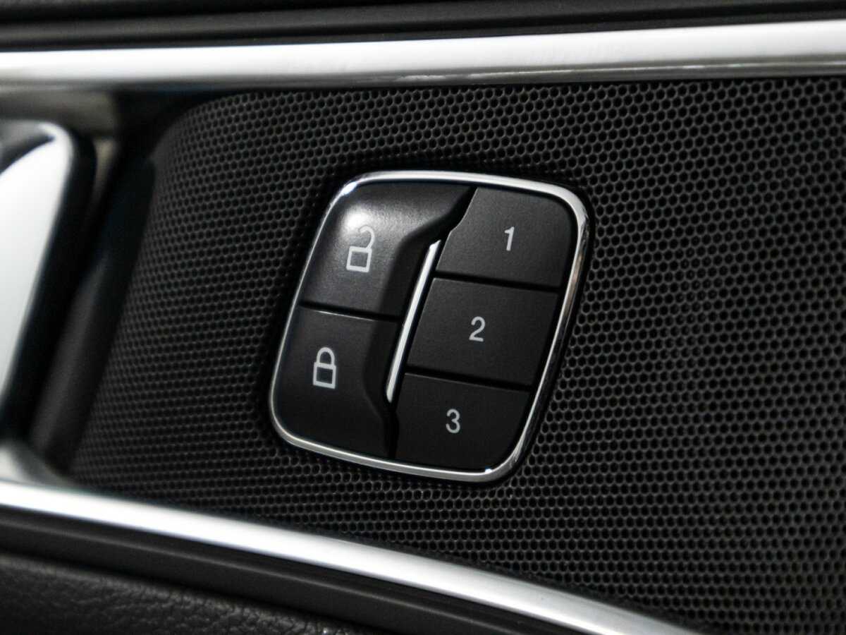 Купить Ford Explorer с пробегом. Фото: #18