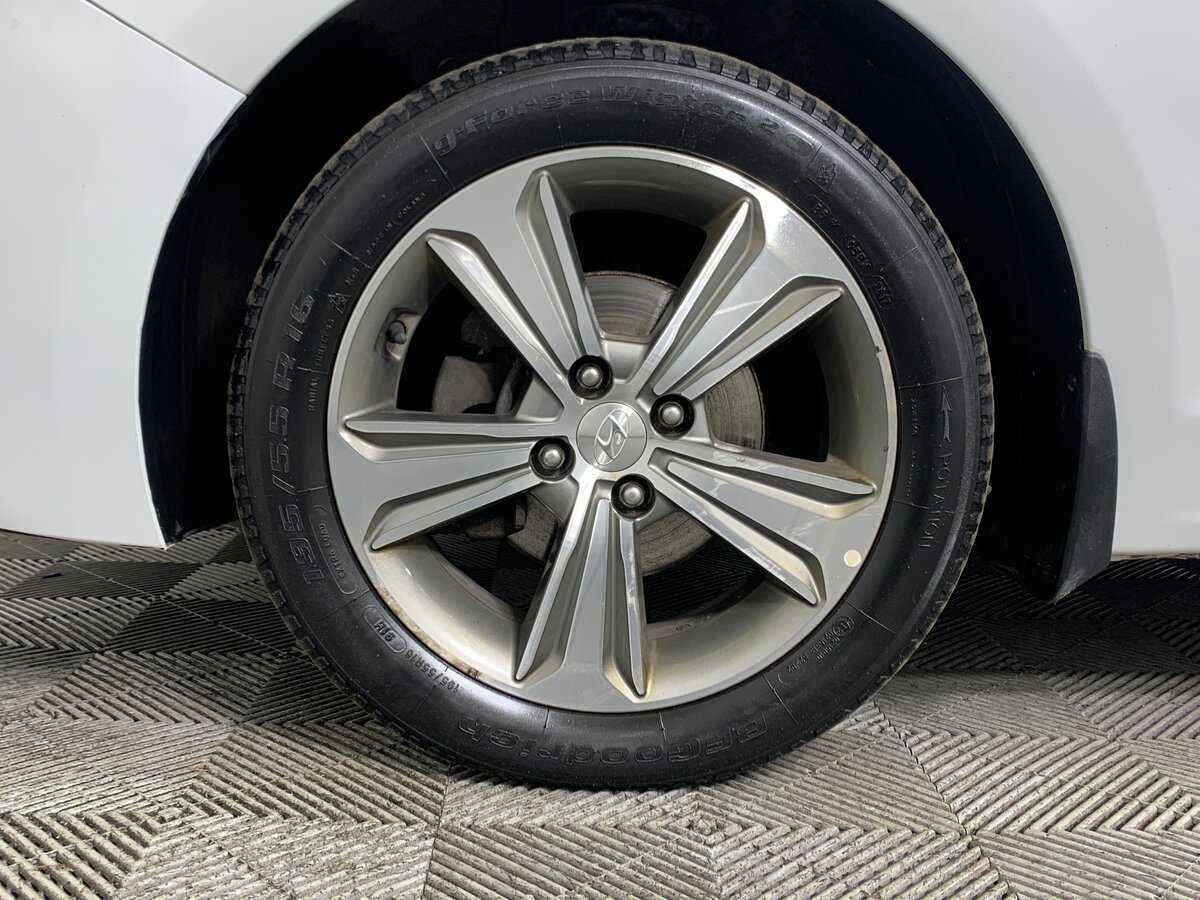 Купить Hyundai Solaris с пробегом. Фото: #8