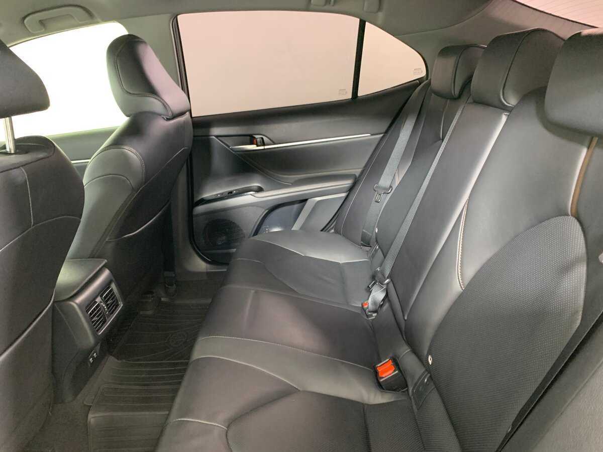 Купить Toyota Camry с пробегом. Фото: #18