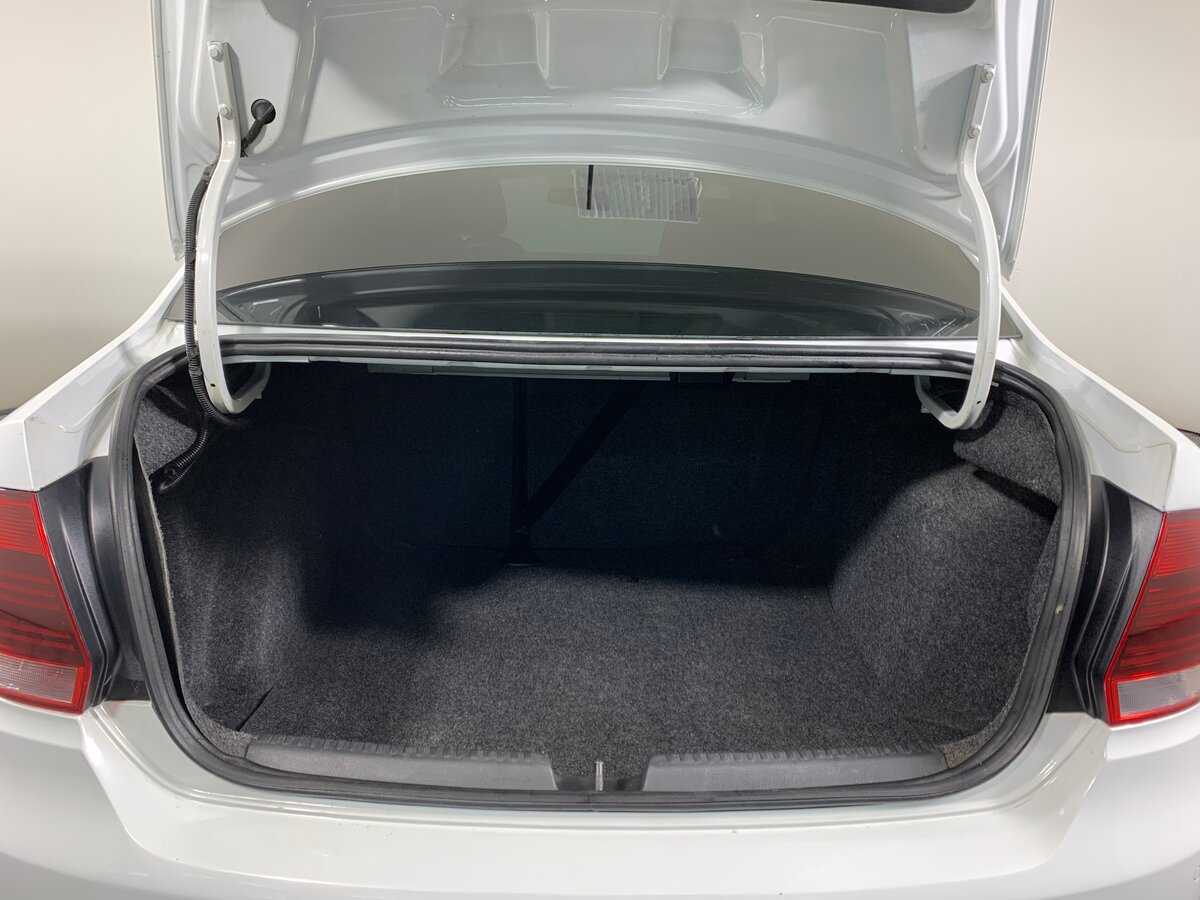 Купить Volkswagen Polo с пробегом. Фото: #19