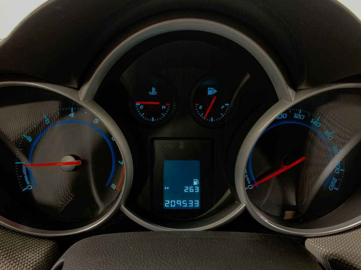 Купить Chevrolet Cruze с пробегом. Фото: #12