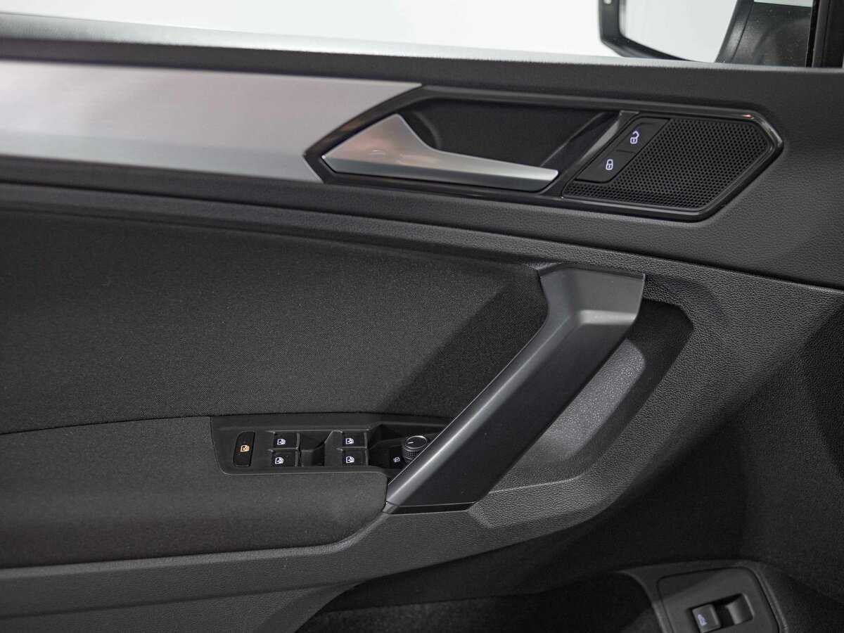 Купить Volkswagen Tiguan с пробегом. Фото: #11