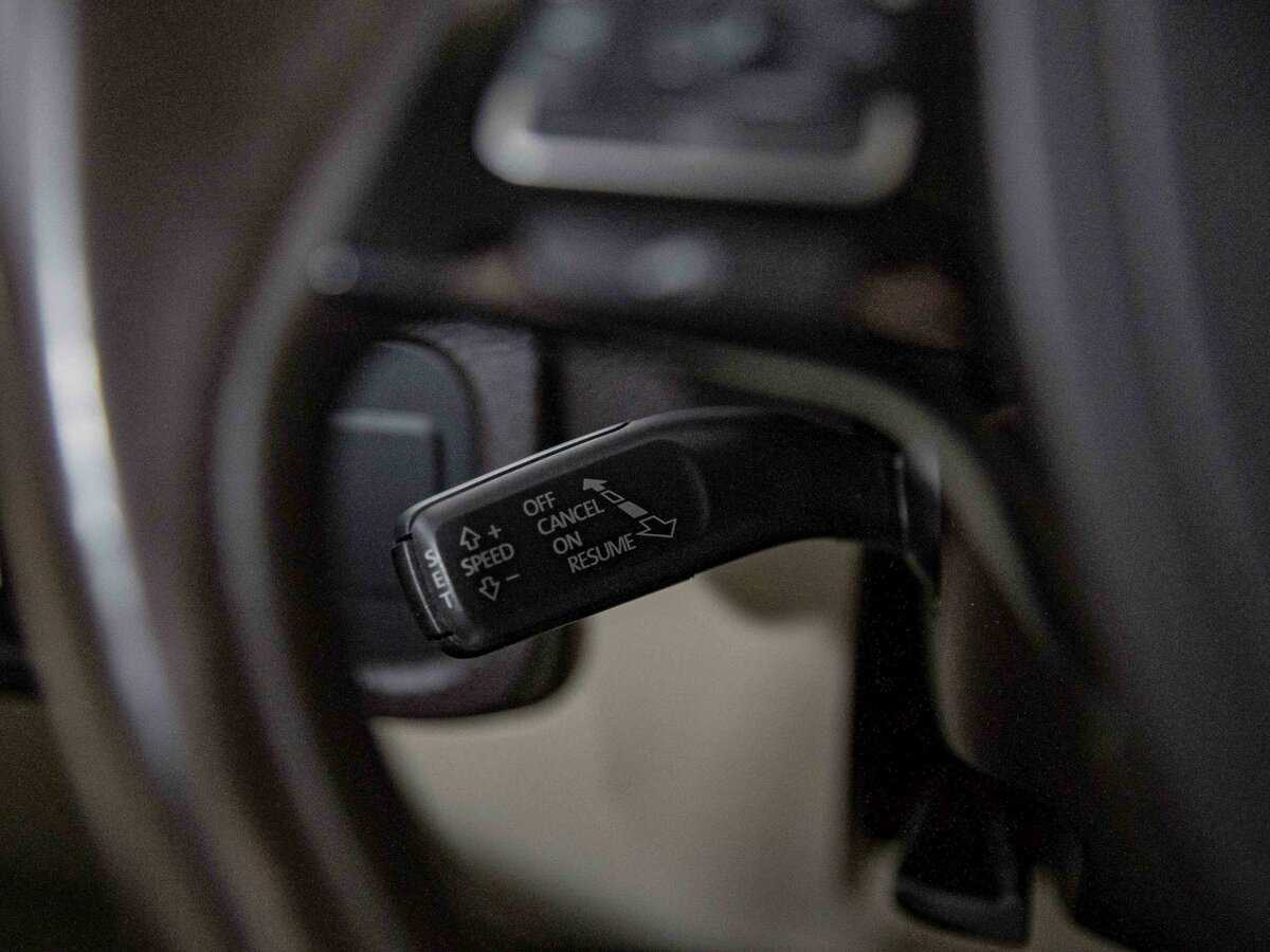 Купить Volkswagen Touareg с пробегом. Фото: #7