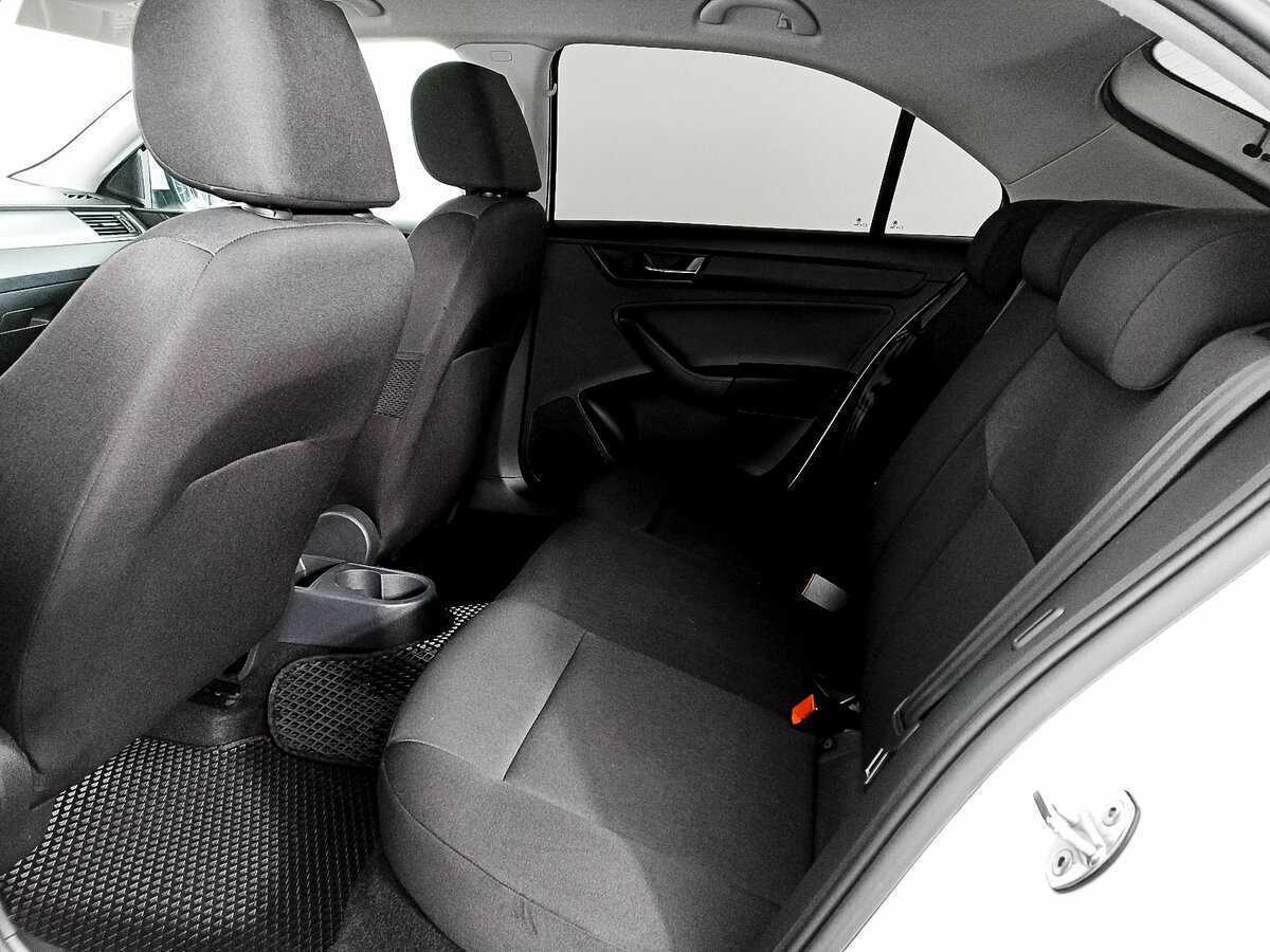 Купить Skoda Rapid с пробегом. Фото: #11