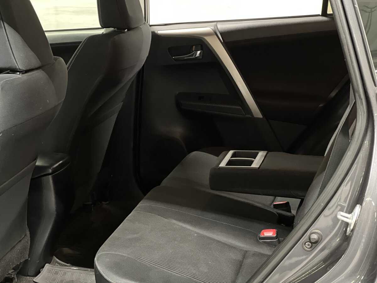 Купить Toyota RAV4 с пробегом. Фото: #11