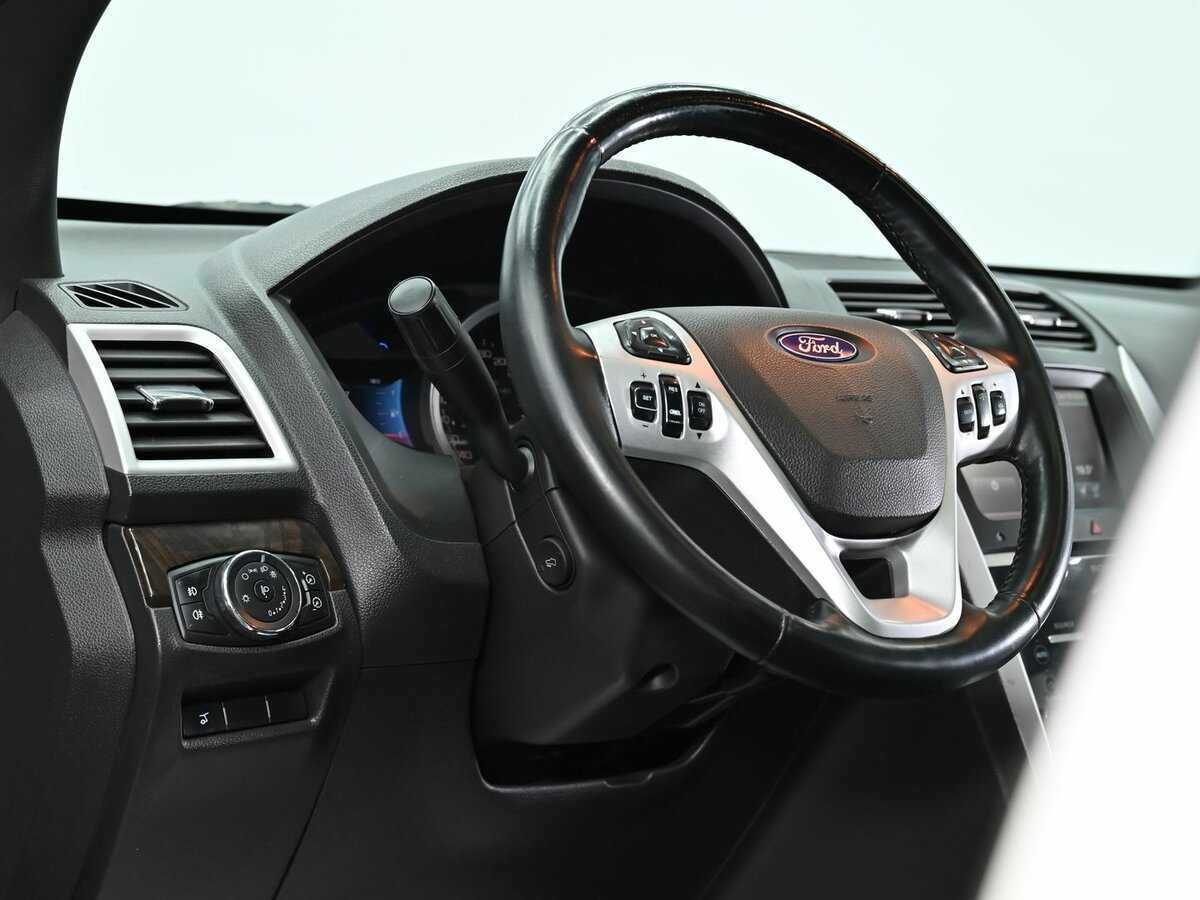 Купить Ford Explorer с пробегом. Фото: #8