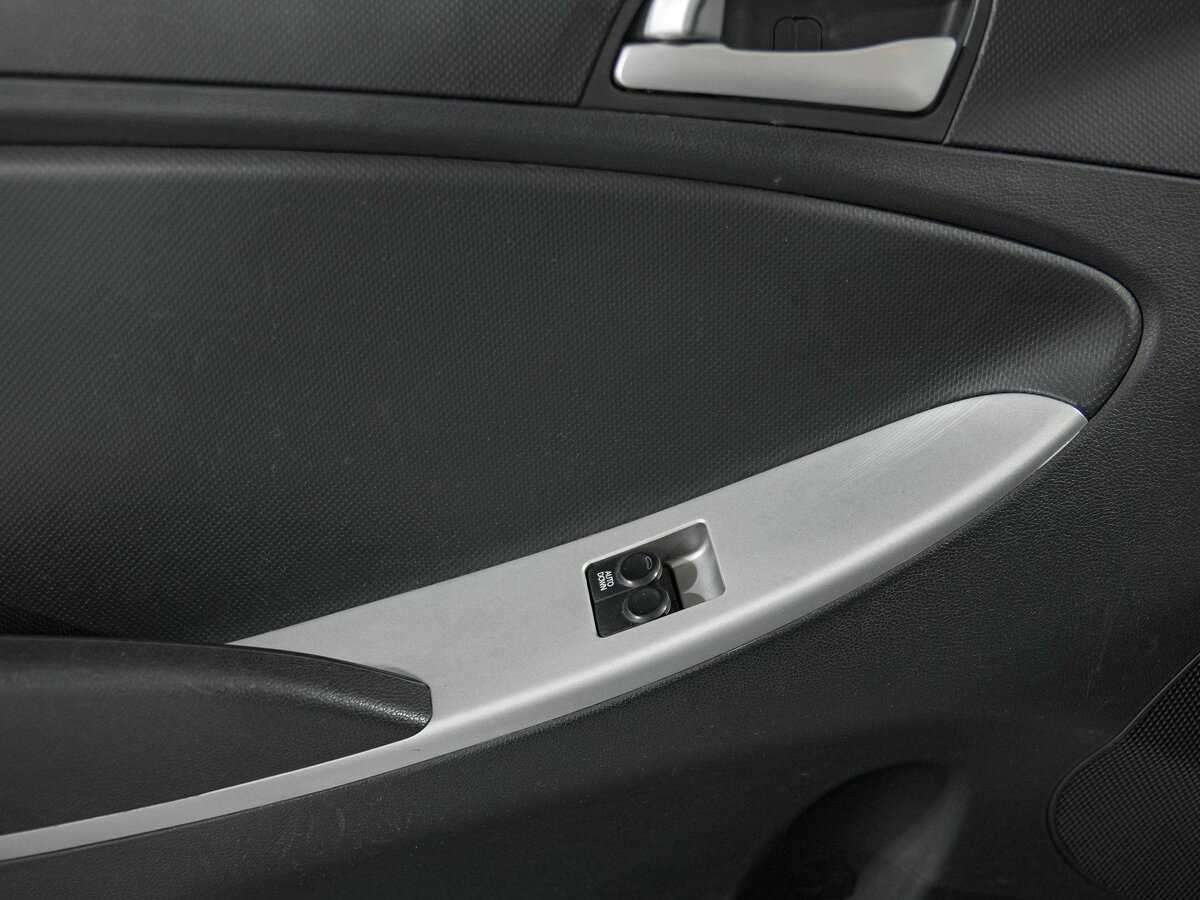 Купить Hyundai Solaris с пробегом. Фото: #11