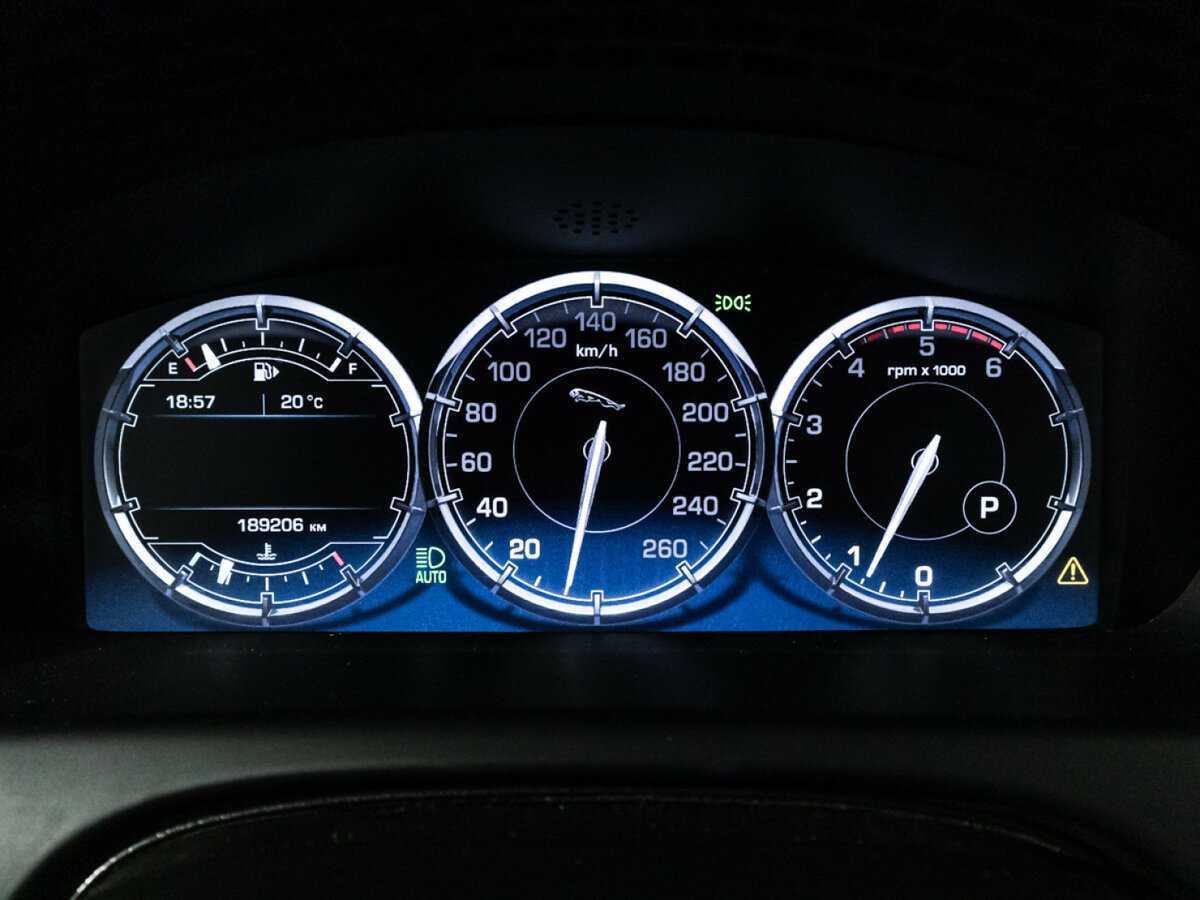 Купить Jaguar XJ с пробегом. Фото: #11