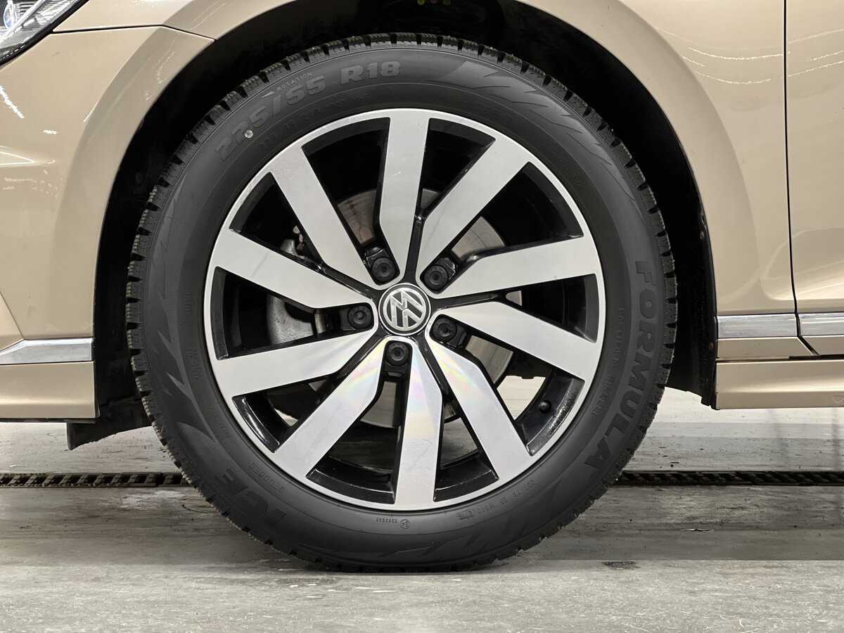 Купить Volkswagen Passat с пробегом. Фото: #17