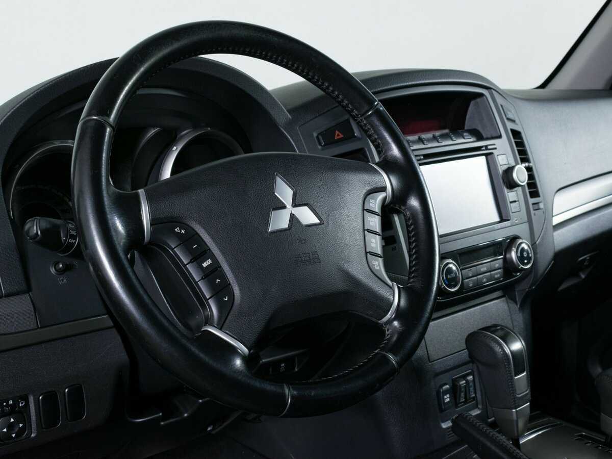 Купить Mitsubishi Pajero с пробегом. Фото: #11