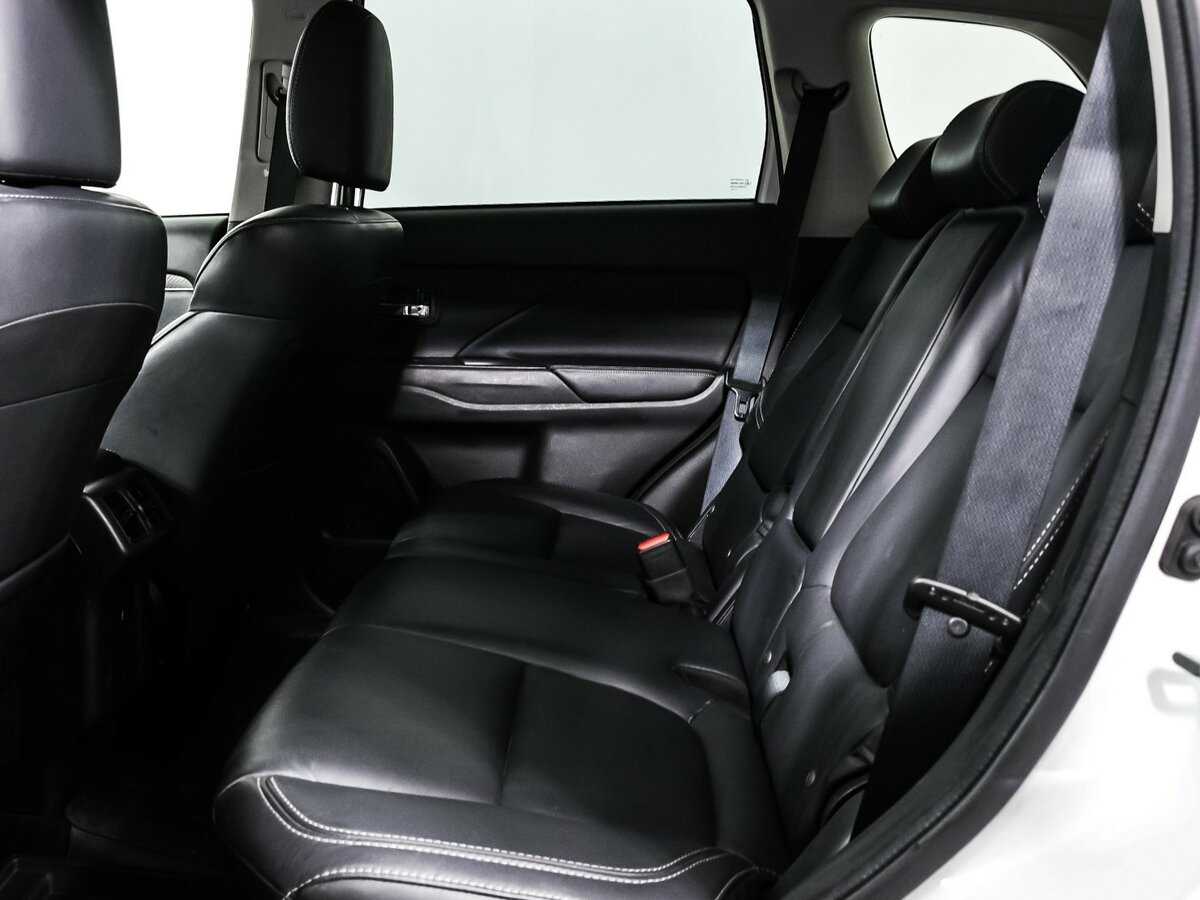 Купить Mitsubishi Outlander с пробегом. Фото: #10