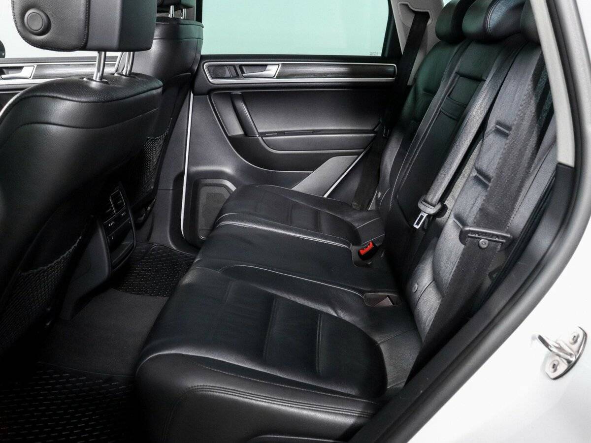 Купить Volkswagen Touareg с пробегом. Фото: #9